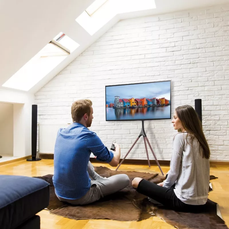 Boden-TV-Ständer TECHLY ICA-TR18SAM für 45 Zoll–65 Zoll (114,3–165,1 cm), VESA 200x200–600x400, Tragfähigkeit 32 kg, Walnuss