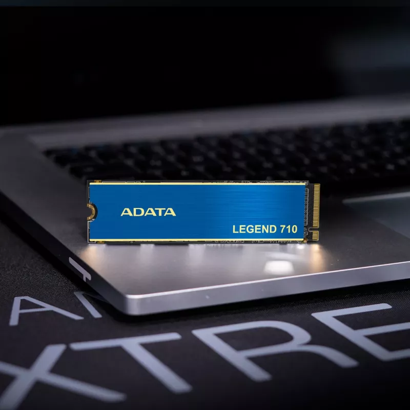 SSD M.2 ADATA LEGEND 710 256 GB — PCIe 3.0 NVMe, Lesen 2100 MB/s, Schreiben 1000 MB/s