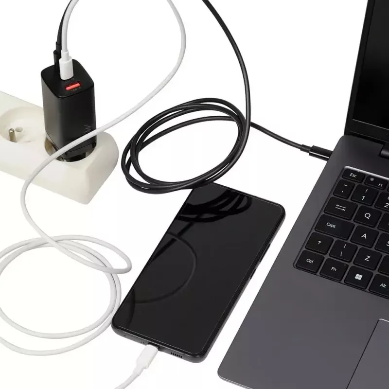 AC-Ladegerät für Mobilgeräte IBOX ILUC65B — 65 W, 3x USB (2x USB‑A Gen1, 1x USB‑C), schwarz, 100–240 V