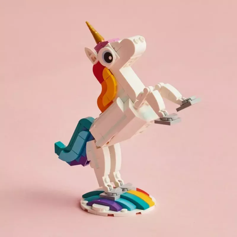 Konstruktionsspielzeug LEGO Creator 3in1 31140 Magisches Einhorn, 145 Teile, 130 mm Höhe, Alter 7+