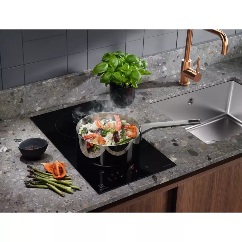 Induktionskochfeld Electrolux LIT30230C — 2-Zonen-Einbau, 29 cm Breite, schwarz, Touch-Steuerung, 210/145 mm Zonen