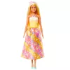Barbie A Touch of Magic Royal-Puppe mit hell hervorgehobenem Haar, Rock mit Schmetterlingsdruck und Zubehör