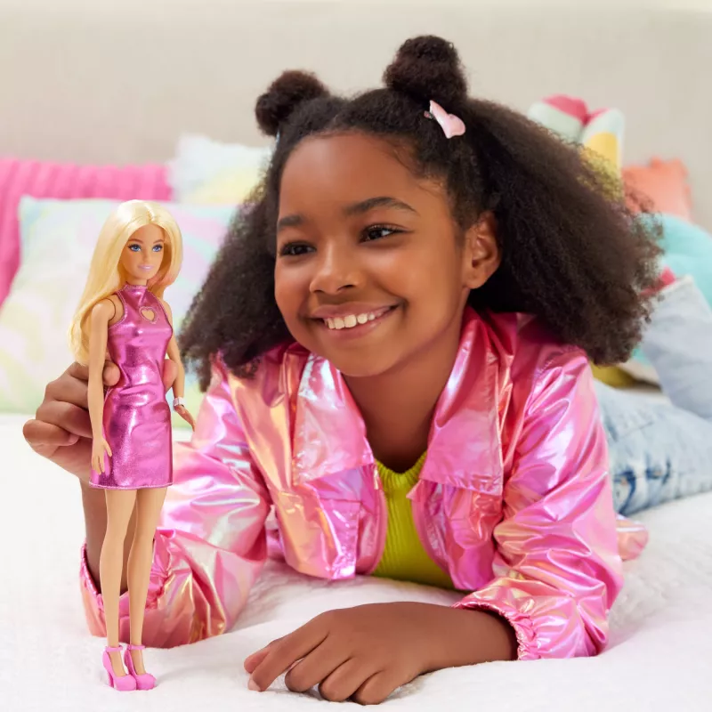 Barbie Fashionistas Puppe Nr. 230 im metallisch rosafarbenen Minikleid mit herzförmigem Ausschnitt, blondes Haar