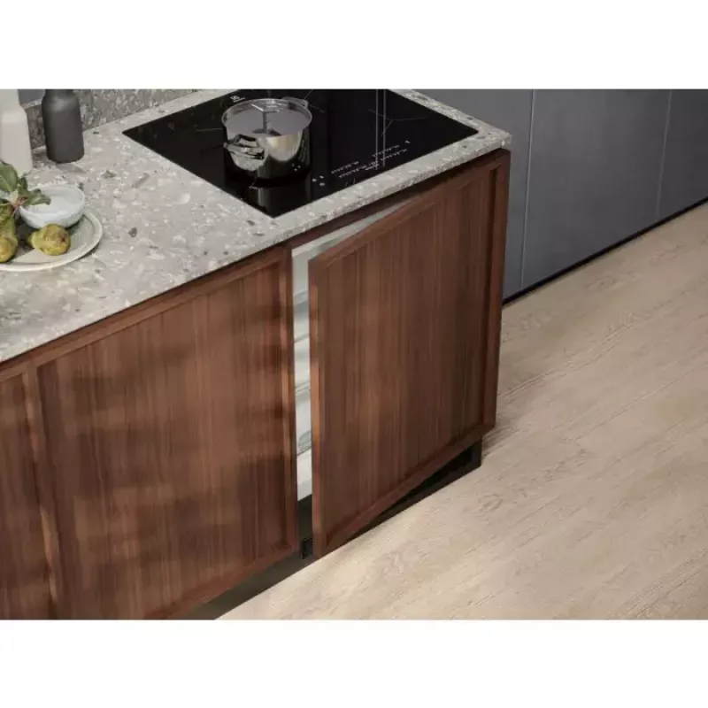 Einbau-Kombikühlschrank Electrolux LFB3AE82R — 93 L Gesamtvolumen, 16 L Gefrierfach oben, Touch-Steuerung, wechselbare Türen, weiß