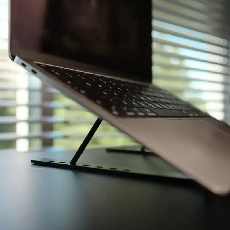 Laptopständer SAVIO PB-05 höhenverstellbar tragbar — SAVIO PB-05