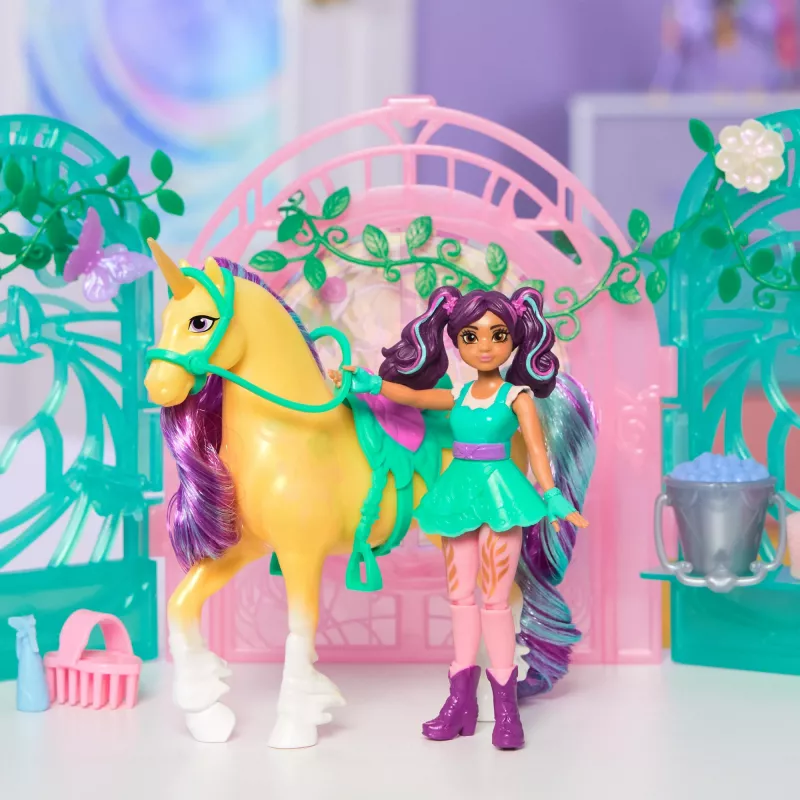Unicorn Academy, Ava-Puppe & Farbwechsel-Blatt-Stall-Spielset, Ostergeschenk-Idee, 15 Zubehörteile, Puppen & Einhorn-Spielzeug für Mädchen ab 4 Jahren