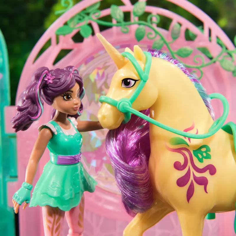 Unicorn Academy, Ava-Puppe & Farbwechsel-Blatt-Stall-Spielset, Ostergeschenk-Idee, 15 Zubehörteile, Puppen & Einhorn-Spielzeug für Mädchen ab 4 Jahren