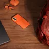 APPLE Beats iPhone 17 – Robustes Case mit MagSafe und Kamerasteuerung – Sierra Orange