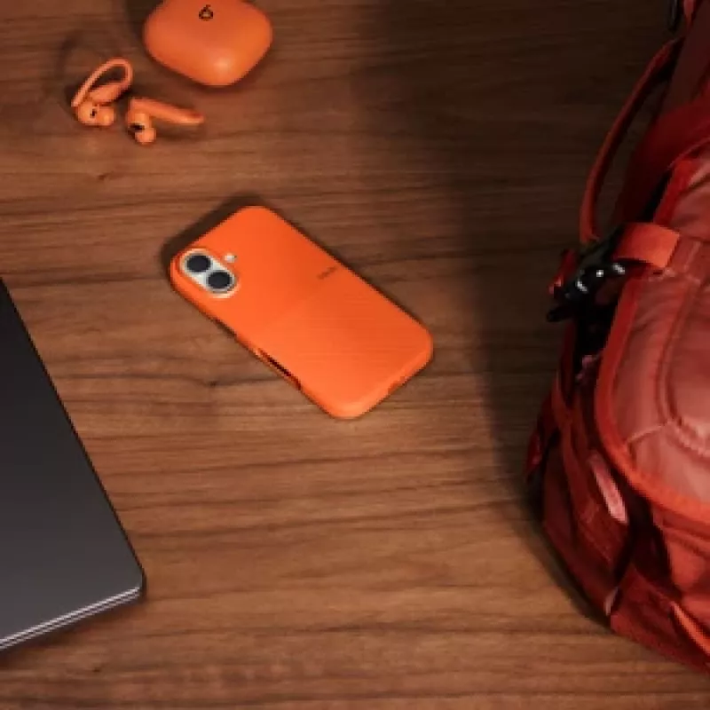 APPLE Beats iPhone 17 – Robustes Case mit MagSafe und Kamerasteuerung – Sierra Orange