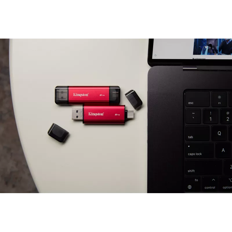 Externe SSD Kingston 2 TB Dual USB-A/USB-C, USB 3.2 Gen 2, Lesen 1050 MB/s, Schreiben 950 MB/s, Schwarz/Rot