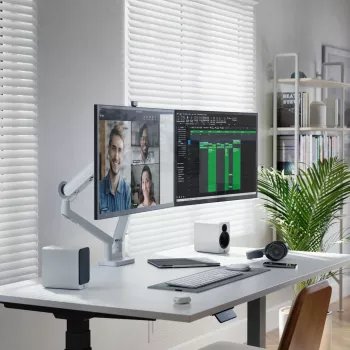 ALOGIC Desktop-Monitor – Clarity Max Pro – 32 Zoll – 3840x2160 (4K UHD) mit USB-C Power Delivery und Webcam