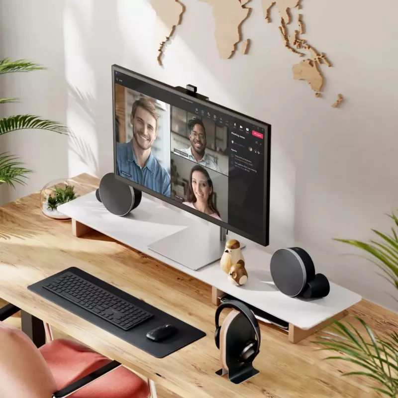 ALOGIC Desktop-Monitor – Clarity Max Pro – 32 Zoll – 3840x2160 (4K UHD) mit USB-C Power Delivery und Webcam