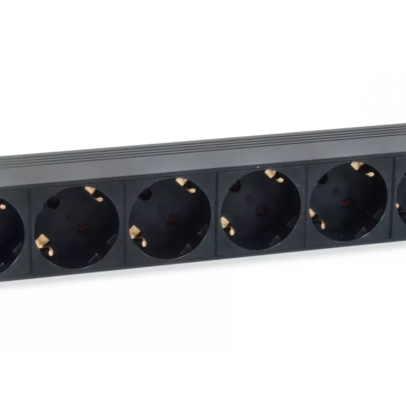 Equip 8-fach deutsche Steckdosenleiste mit IEC C14 Stecker