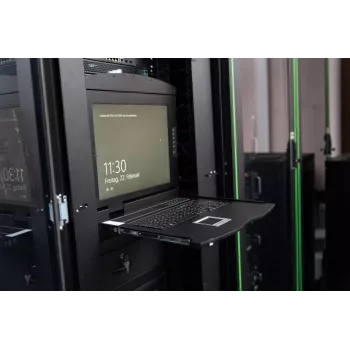DIGITUS Modularisierte 43,2 cm (17 Zoll) TFT-Konsole mit 8-Port KVM RAL 9005 schwarz - Qwertzu Deutsch
