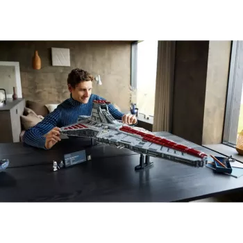 LEGO Star Wars Republic Venator Class Attack Cruiser 75367 — Bausatz, 5.374 Teile, 320 mm × 1.090 mm × 540 mm, 2 Minifiguren, Alter 18+