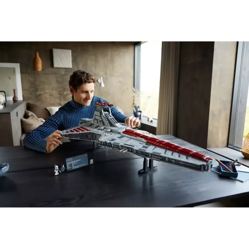 LEGO Star Wars Republic Venator Class Attack Cruiser 75367 — Bausatz, 5.374 Teile, 320 mm × 1.090 mm × 540 mm, 2 Minifiguren, Alter 18+