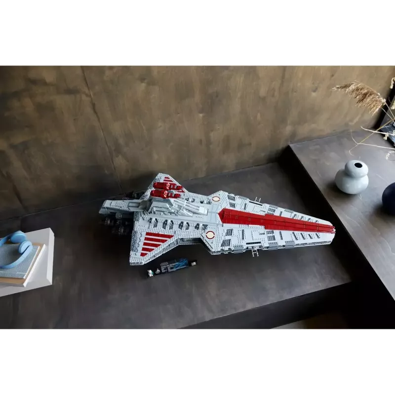 LEGO Star Wars Republic Venator Class Attack Cruiser 75367 — Bausatz, 5.374 Teile, 320 mm × 1.090 mm × 540 mm, 2 Minifiguren, Alter 18+