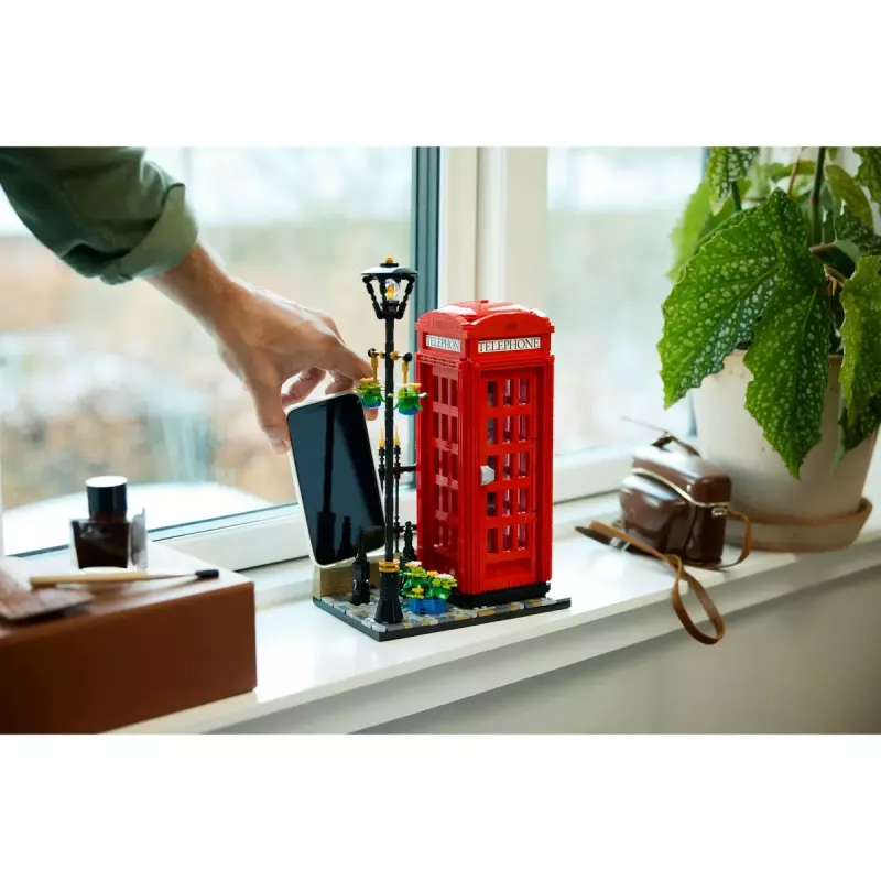 Bauset LEGO Rote Londoner Telefonzelle 21347 – modulares Sammelset, 1460 Teile, 18+
