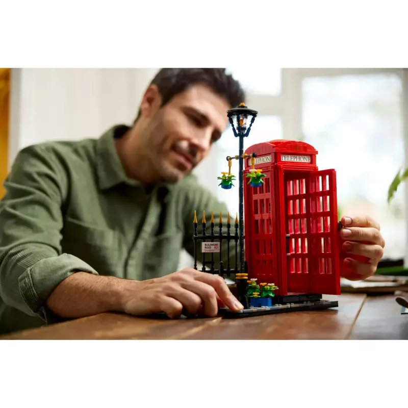 Bauset LEGO Rote Londoner Telefonzelle 21347 – modulares Sammelset, 1460 Teile, 18+
