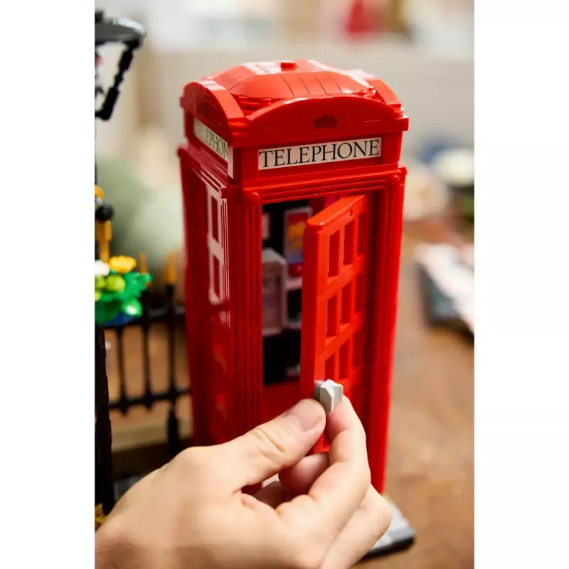 Bauset LEGO Rote Londoner Telefonzelle 21347 – modulares Sammelset, 1460 Teile, 18+