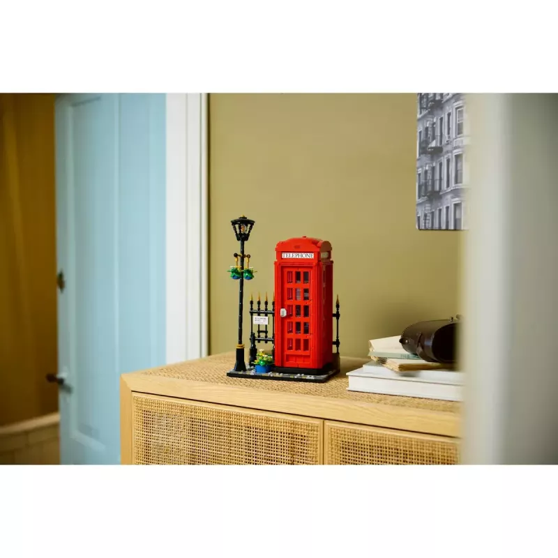 Bauset LEGO Rote Londoner Telefonzelle 21347 – modulares Sammelset, 1460 Teile, 18+