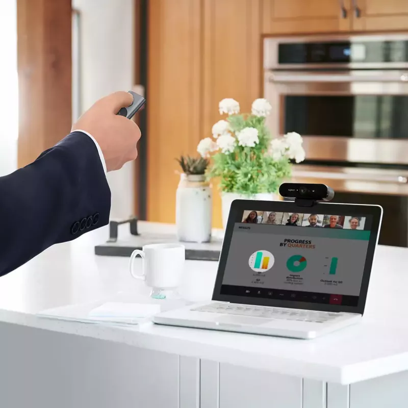 LOGITECH Spotlight Presentation Remote – Gold