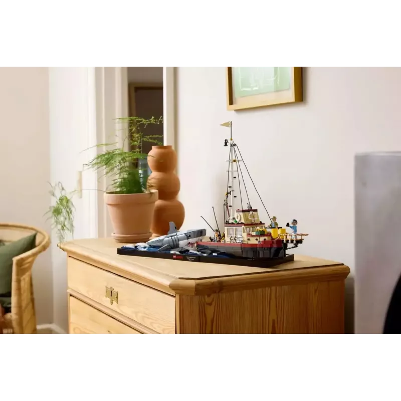 Konstruktionsspielzeug LEGO Ideas 21350 Jaws Set — 1497 Teile, 3 Minifiguren, Boot und ikonischer Hai, empfohlen ab 18 Jahren