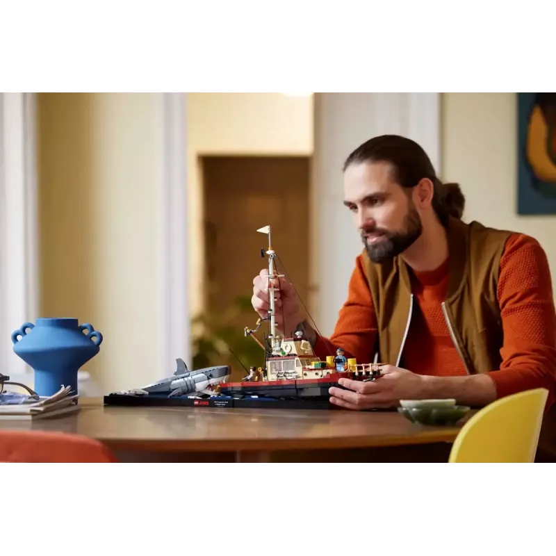 Konstruktionsspielzeug LEGO Ideas 21350 Jaws Set — 1497 Teile, 3 Minifiguren, Boot und ikonischer Hai, empfohlen ab 18 Jahren