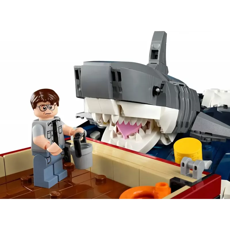 Konstruktionsspielzeug LEGO Ideas 21350 Jaws Set — 1497 Teile, 3 Minifiguren, Boot und ikonischer Hai, empfohlen ab 18 Jahren