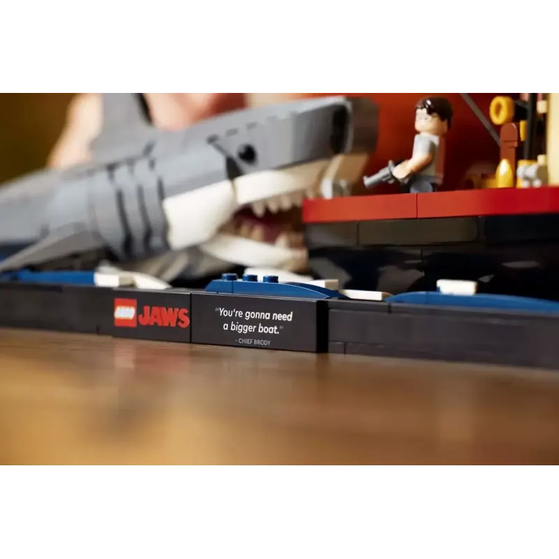 Konstruktionsspielzeug LEGO Ideas 21350 Jaws Set — 1497 Teile, 3 Minifiguren, Boot und ikonischer Hai, empfohlen ab 18 Jahren