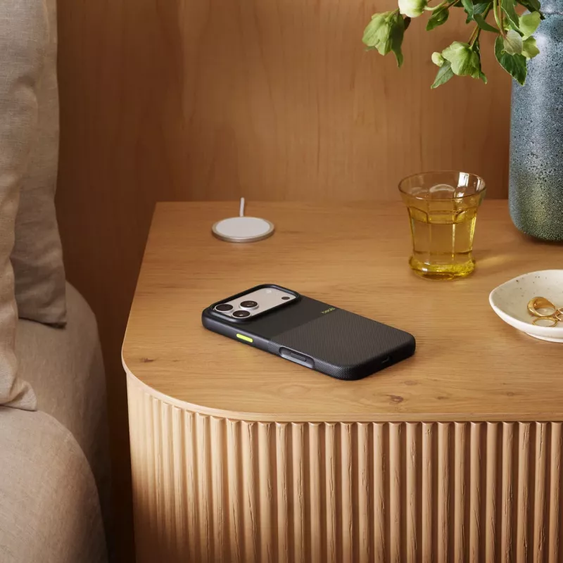 APPLE Beats iPhone 17 Pro Max - Robuste Hülle mit MagSafe und Kamerasteuerung - Everest Schwarz