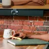Owl Labs Owl Bar Videokonferenzgerät — 4K Videokonferenzleiste mit Active Speaker Focus (Ergänzen Sie mit Meeting Owl 3 oder Pro für 360-Grad-Abdeckung und automatische Kameraumschaltung)