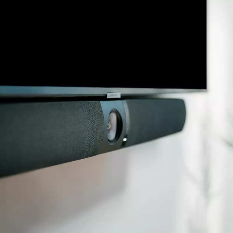 Owl Labs Owl Bar Videokonferenzgerät — 4K Videokonferenzleiste mit Active Speaker Focus (Ergänzen Sie mit Meeting Owl 3 oder Pro für 360-Grad-Abdeckung und automatische Kameraumschaltung)