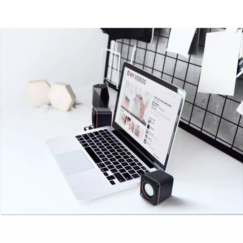 Manhattan 2600 Series Speaker System, Small Size, Big Sound, Two Speakers, Stereo, USB power, Output: 2x 3W, 3.5mm plug for sound, In-Line volume control, Kabel 0.9m, Schwarz, Three Year Warranty