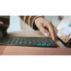 Tastatur-Folio-Hülle Logitech Flip Folio QWERTZ Deutsch für iPad Pro/Air 11 Zoll, Bluetooth, Graphit, Batterie 90 mAh