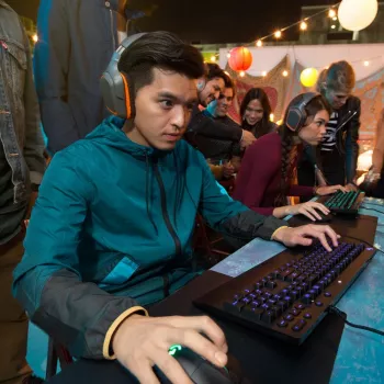 LOGITECH G213 Prodigy Gaming-Tastatur USB - Azerty Belgisch