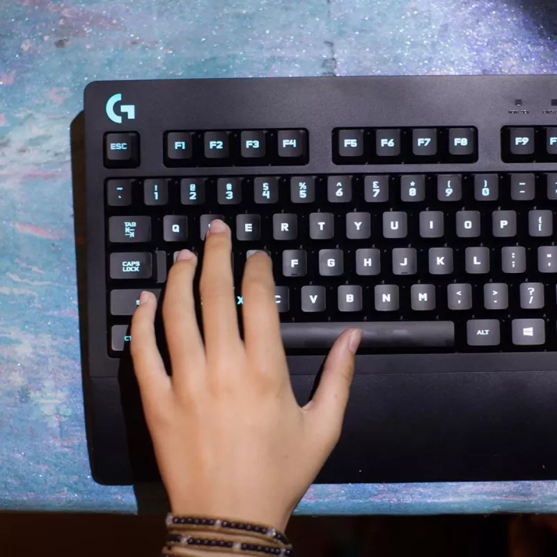 LOGITECH G213 Prodigy Gaming-Tastatur USB - Azerty Belgisch