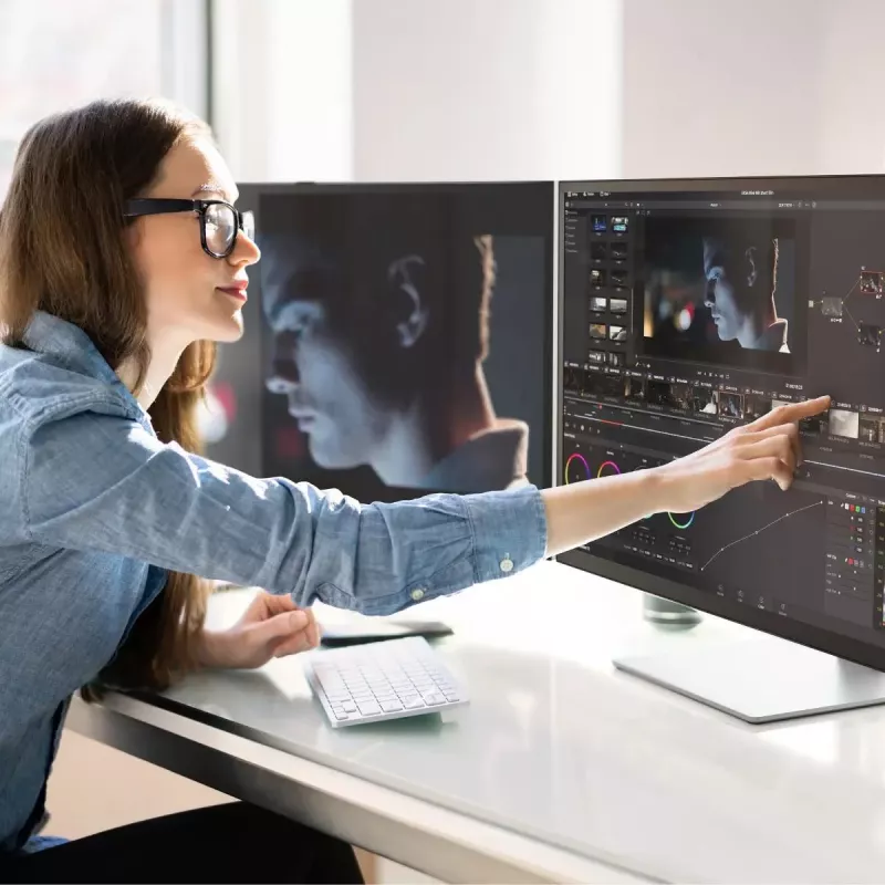ALOGIC Desktop Monitor - Clarity Max Touch - 32in TouchScreen - 3840x2160 (4K UHD) mit USB-C Power Delivery und Webcam