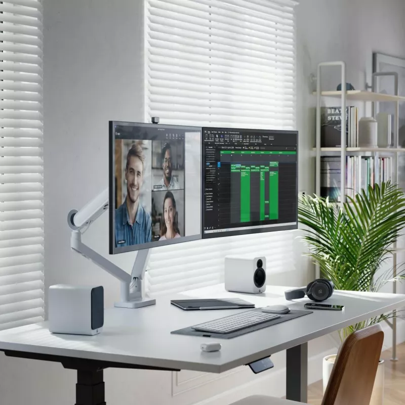 ALOGIC Desktop Monitor - Clarity Max Touch - 32in TouchScreen - 3840x2160 (4K UHD) mit USB-C Power Delivery und Webcam