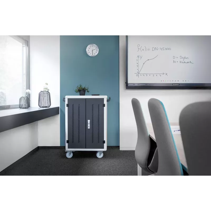 DIGITUS Lade-Trolley 30 Ladeplätze, 15.6 Zoll, schwarz 1100 x 700 x 650 mm, inkl. USB, PDU, Lüfter