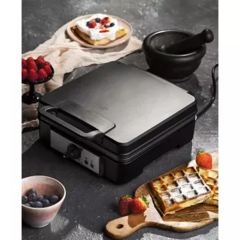 Waffeleisen Adler AD 3049, 4 quadratische Waffeln, antihaftbeschichtet, 1800 W, schwarz