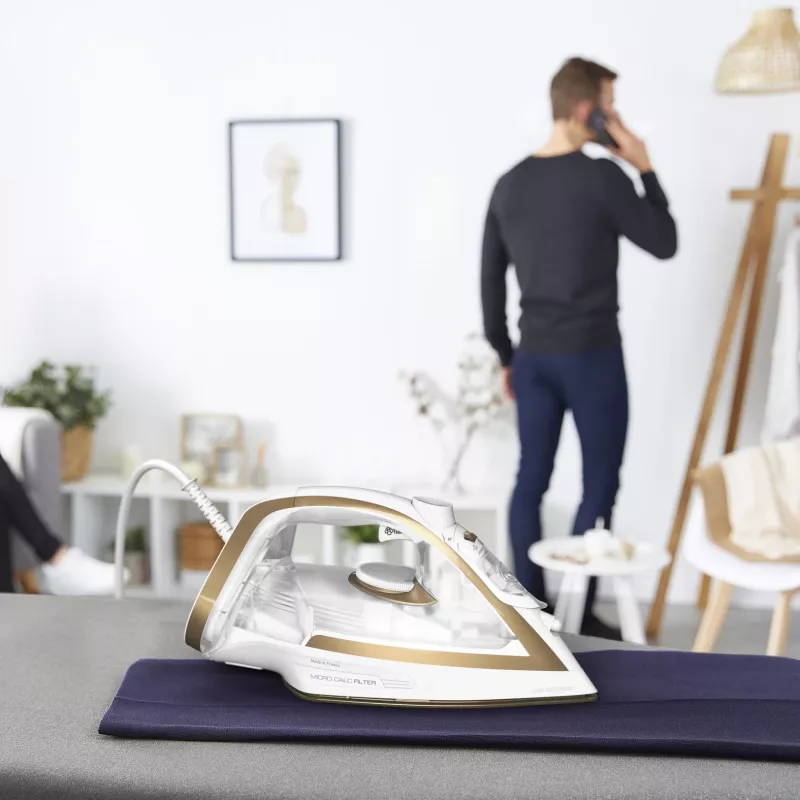 Tefal Puregliss FV8042 Trocken- und Dampfbügeleisen mit Durilium AirGlide Autoclean Bügelsohle, 3000 W, Bronze, Weiß