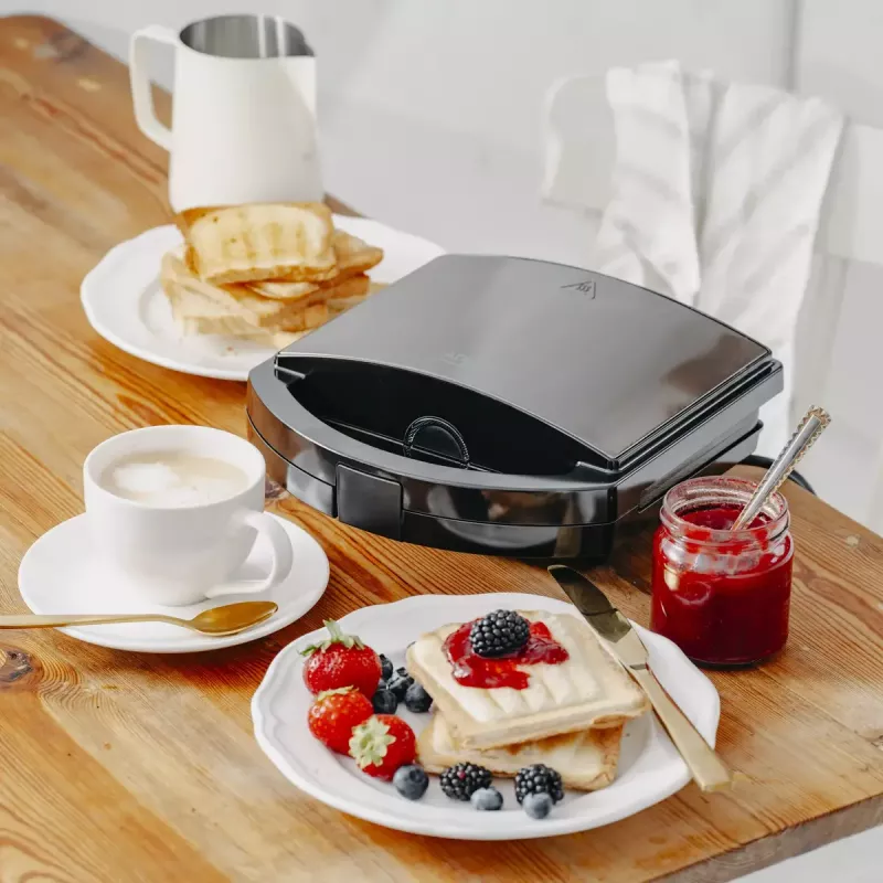 Sandwichmaker Adler AD 3069 – kompakte Tisch-Sandwichpresse, 750 W, 2 Sandwiches, schwarz