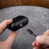Schutzhülle aus Leder FIXED FIXLPM-999-BK für Ohrhörer mit MagSafe-Unterstützung, schwarz