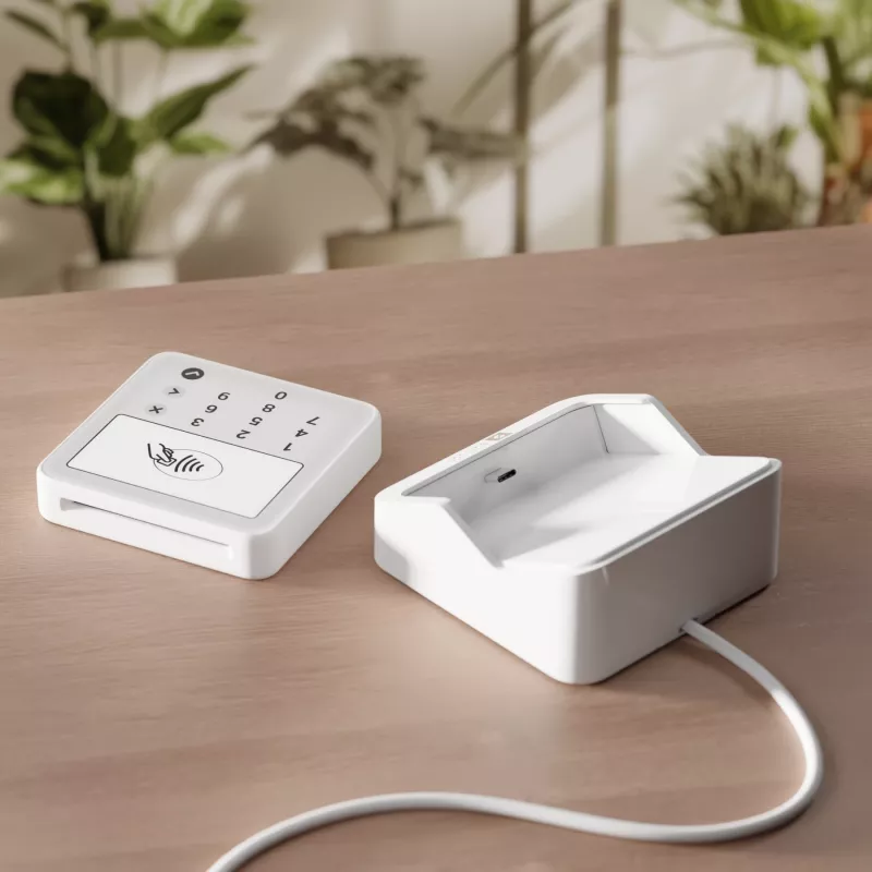 SumUp Solo Lite & Charging Station intelligenter Kartenleser Akku Weiß
