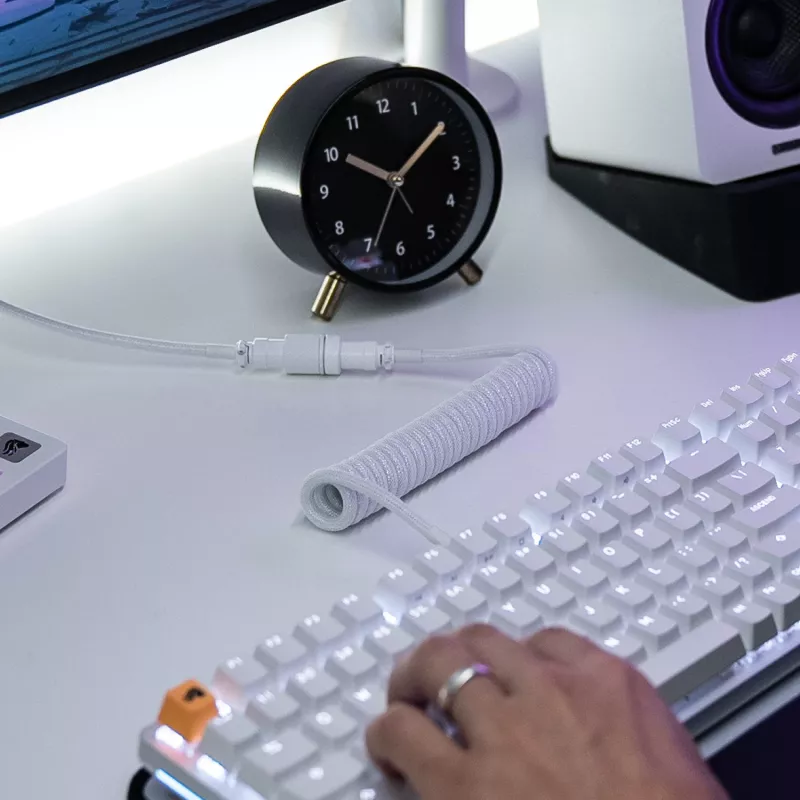 Coiled USB-Kabel GLORIOUS GMMK Ghost White (GLO-KB-ACC-CBL-COIL-GWHT) – Spiralkabel, Ghost White