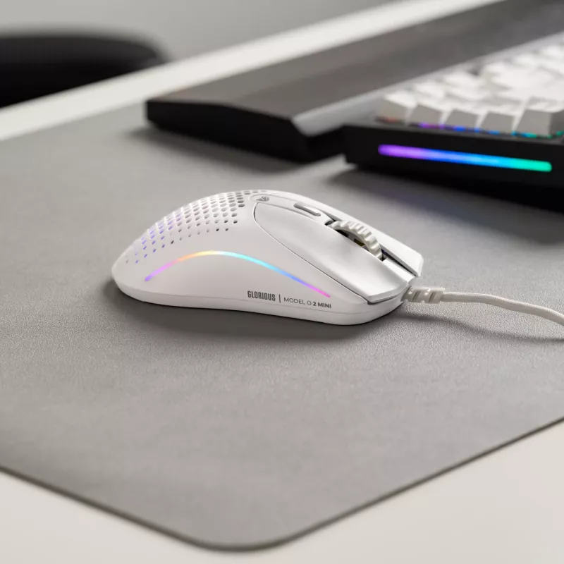 Glorious Gaming Glorious Model O 2 Mini - Mattweiß, Rechtshänder, Optisch, USB Typ-A, 26000 DPI, Weiß