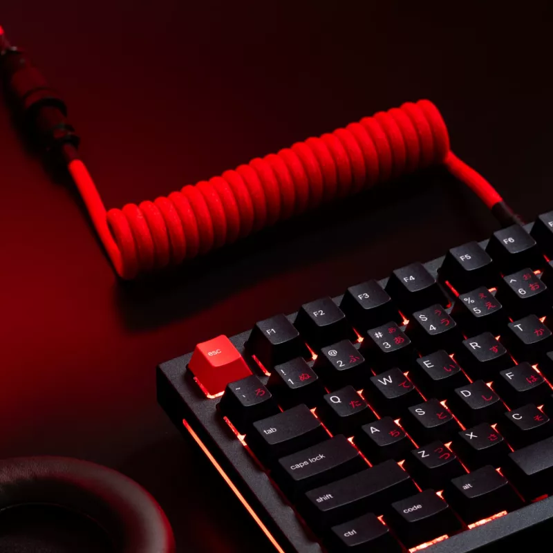 Gespiraltes USB-Kabel GLORIOUS für GMMK Crimson Red — abnehmbares Tastaturkabel, spiralförmiges Design