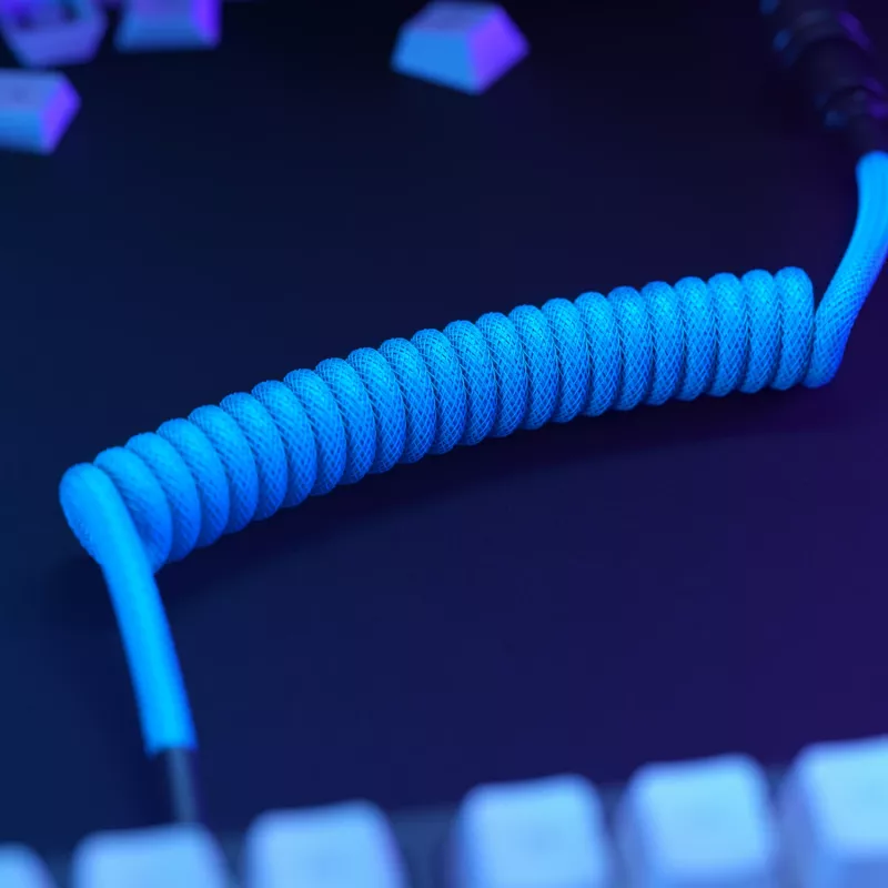 Gespiralkabel USB GLORIOUS GMMK Electric Blue — Abnehmbares Tastaturkabel, rechtwinklige Stecker