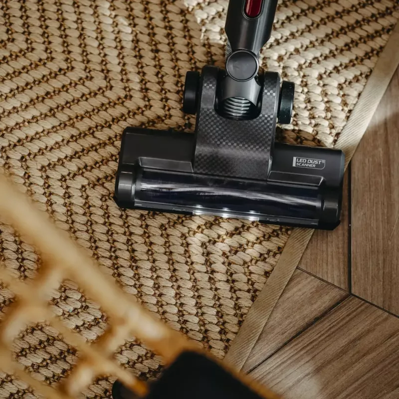Akku-Staubsauger Adler AD 7061 Allergy-friendly PRO — 22,2-V-Akku, 30 Min. Laufzeit, 0,8 l beutelloser Staubbehälter, EPA12/HEPA13-Filterung, 350 W max., schwarz